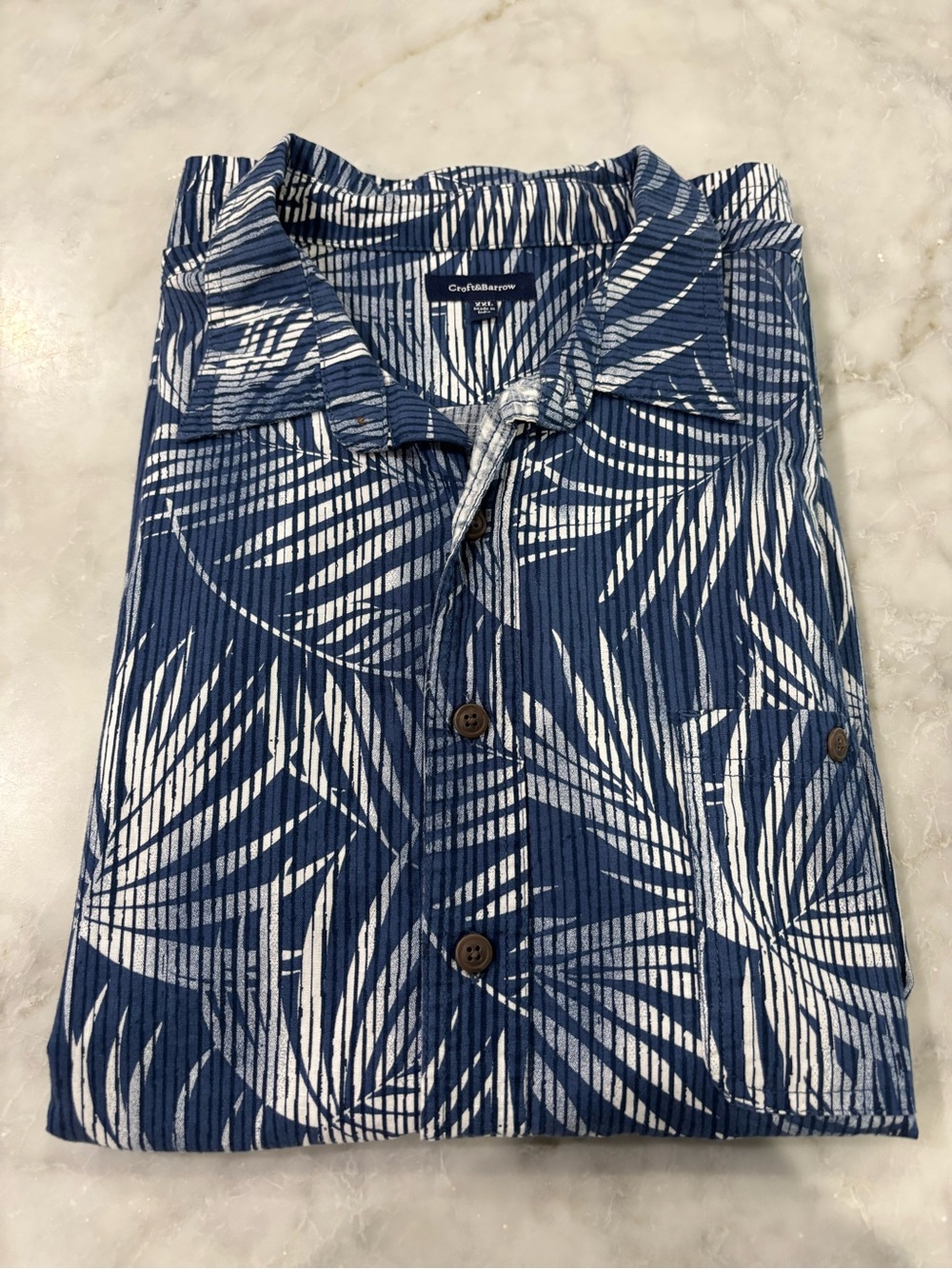 ❤️$10 Deals- croft & barrow Blue and White Leaf Print Casual Button-Down Shirt